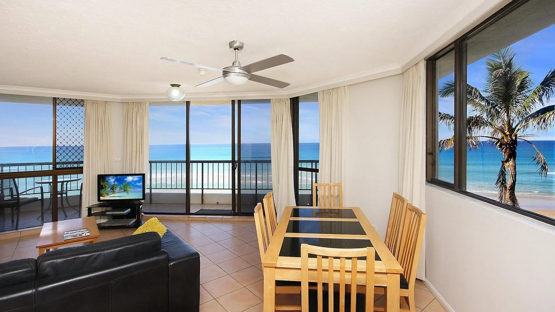 Aparthotel Spindrift On The Beach - Absolute Beachfront Mermaid Beach