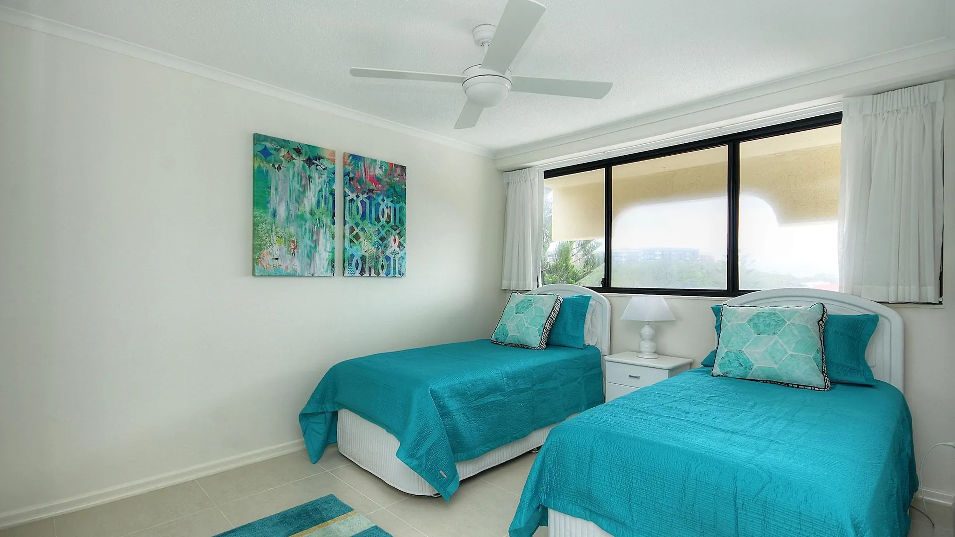 Spindrift On The Beach - Absolute Beachfront Mermaid Beach Aparthotel