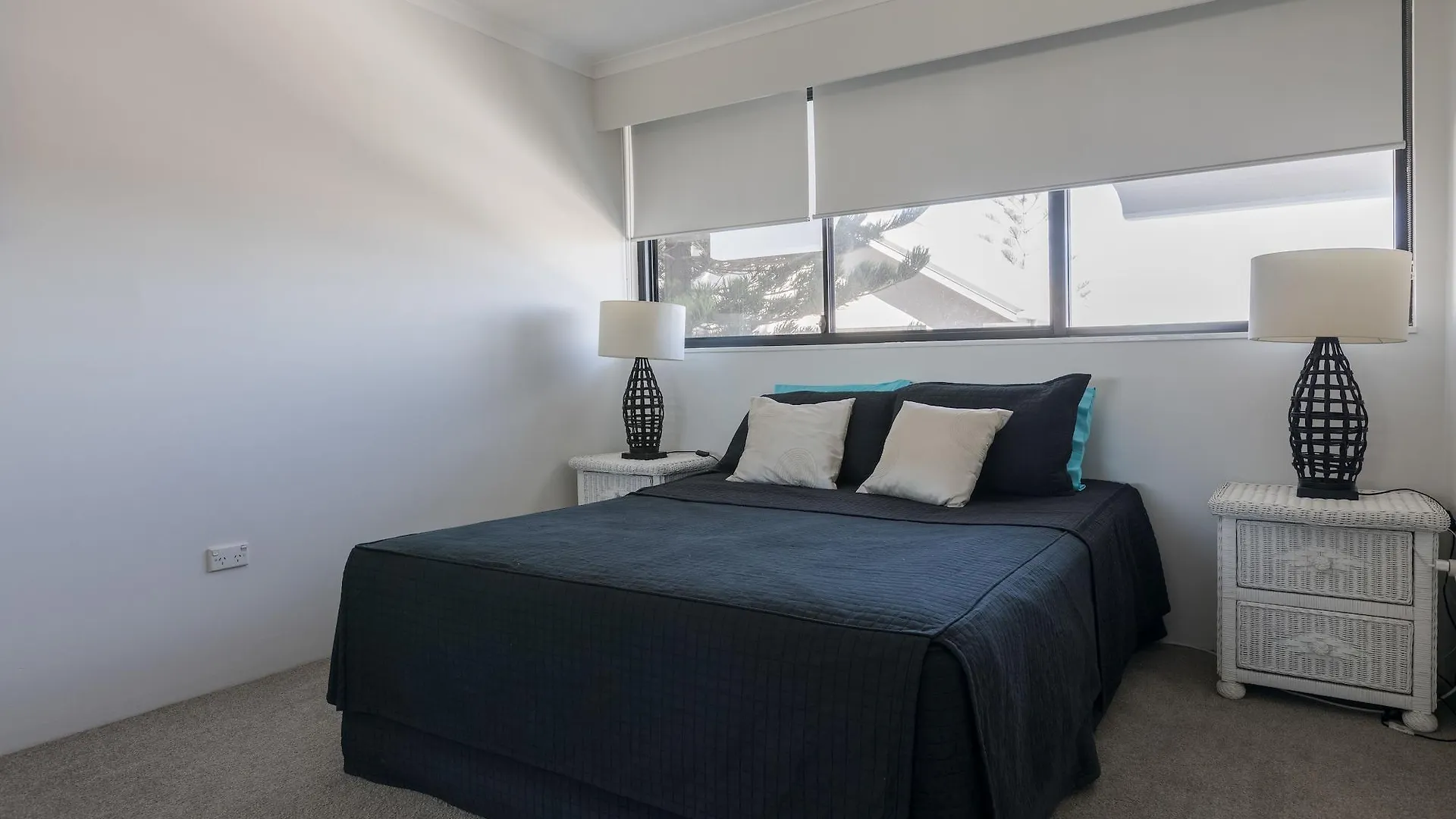 Spindrift On The Beach - Absolute Beachfront Mermaid Beach Aparthotel