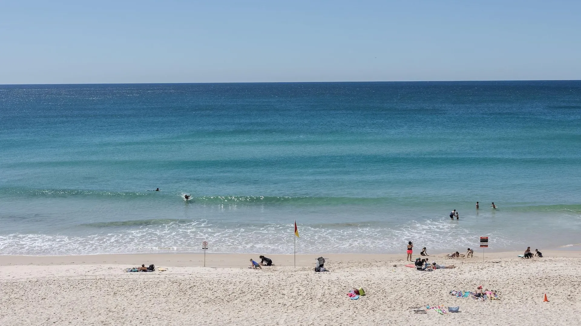 Spindrift On The Beach - Absolute Beachfront Mermaid Beach Aparthotel