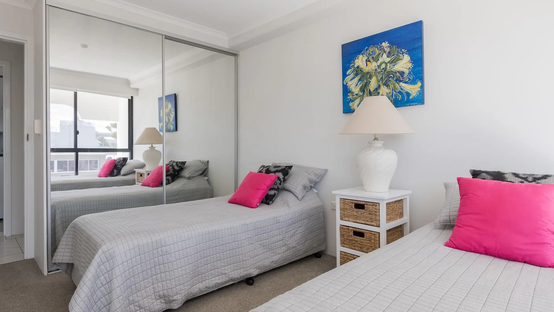 *** Aparthotel Spindrift On The Beach - Absolute Beachfront Mermaid Beach Australia