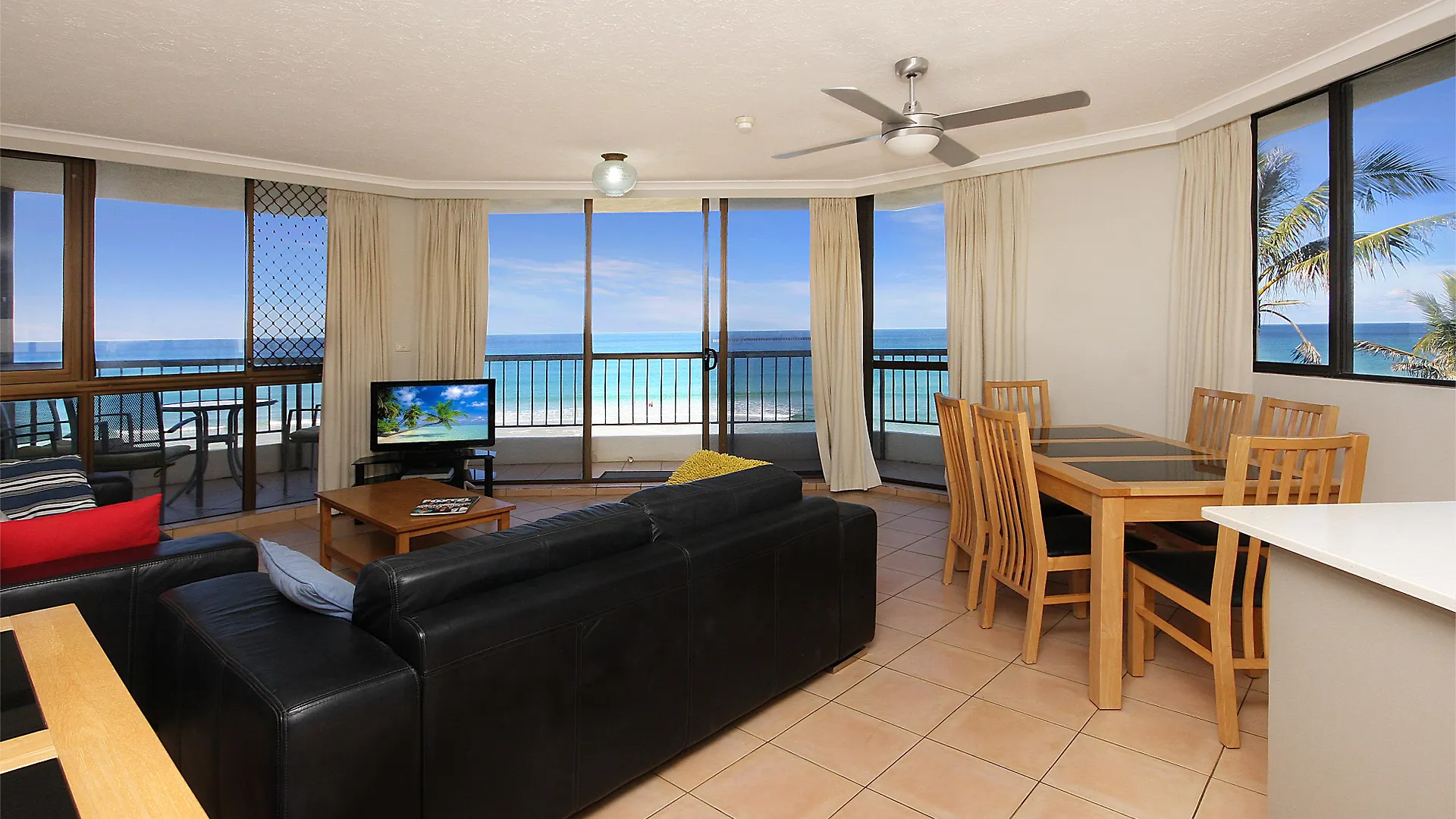 Aparthotel Spindrift On The Beach - Absolute Beachfront Mermaid Beach