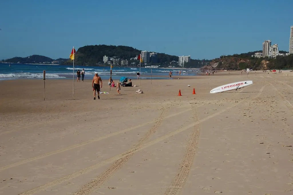 Spindrift On The Beach - Absolute Beachfront Mermaid Beach 3*,